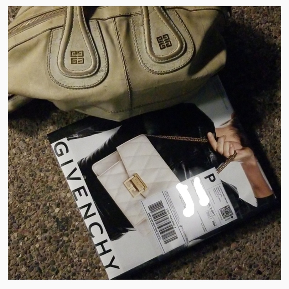 Shipping info vintage Fendi clutch